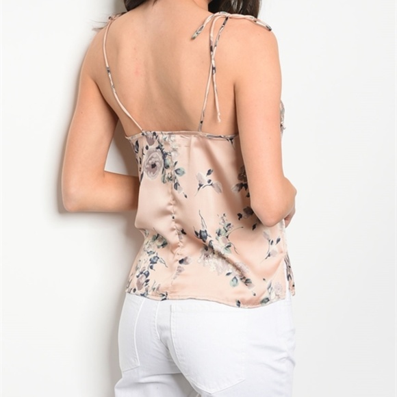 Blush Floral Top - Picture 2 of 3